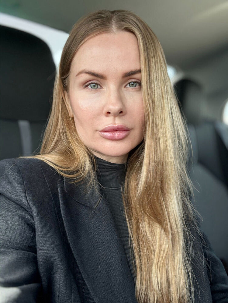  52299523  Milana, 40 ,    