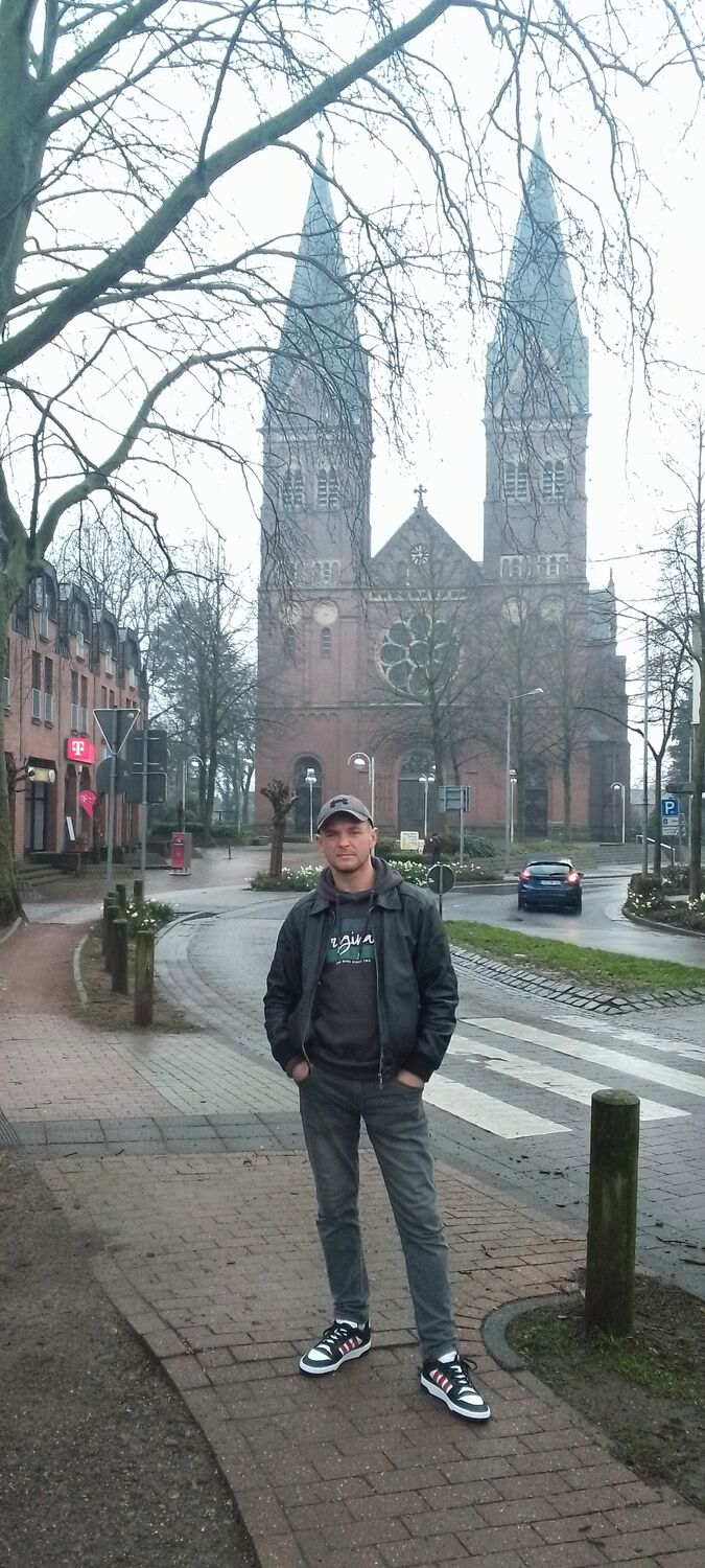  41801543  Artur, 40 ,    Krefeld
