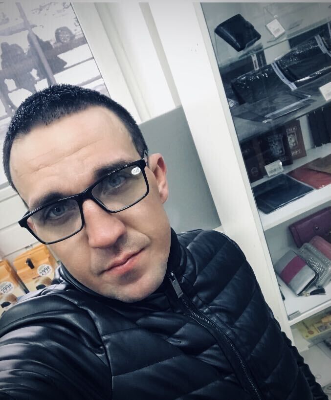  33672973  Artem, 35 ,    