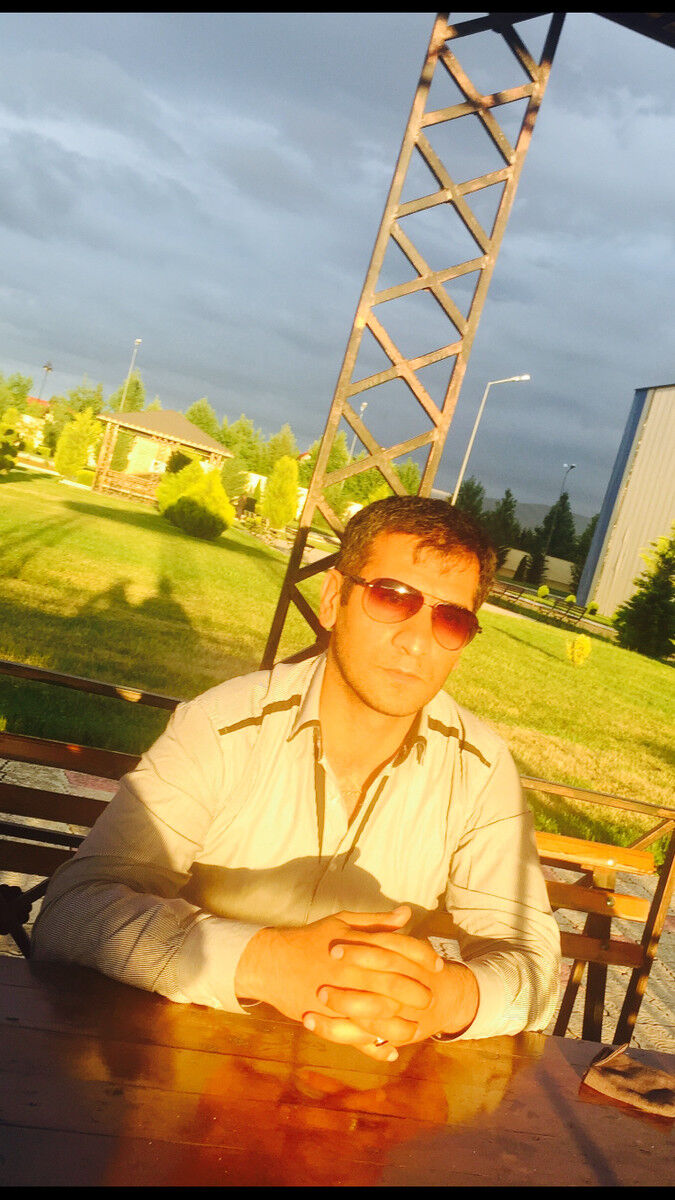  10769773  Zohrab, 44 ,    