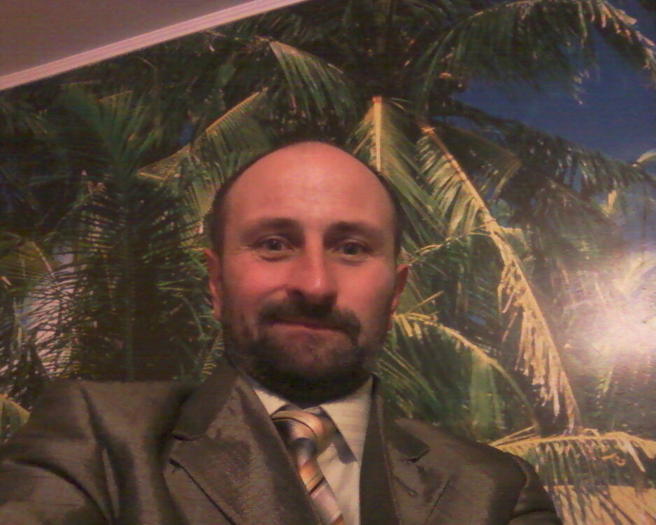  10239423  Mihal, 46 ,    
