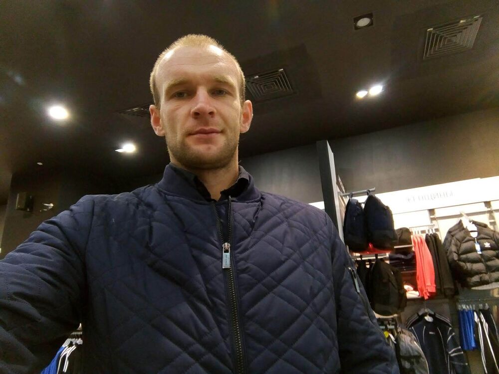  23211393  Artyom, 35 ,    