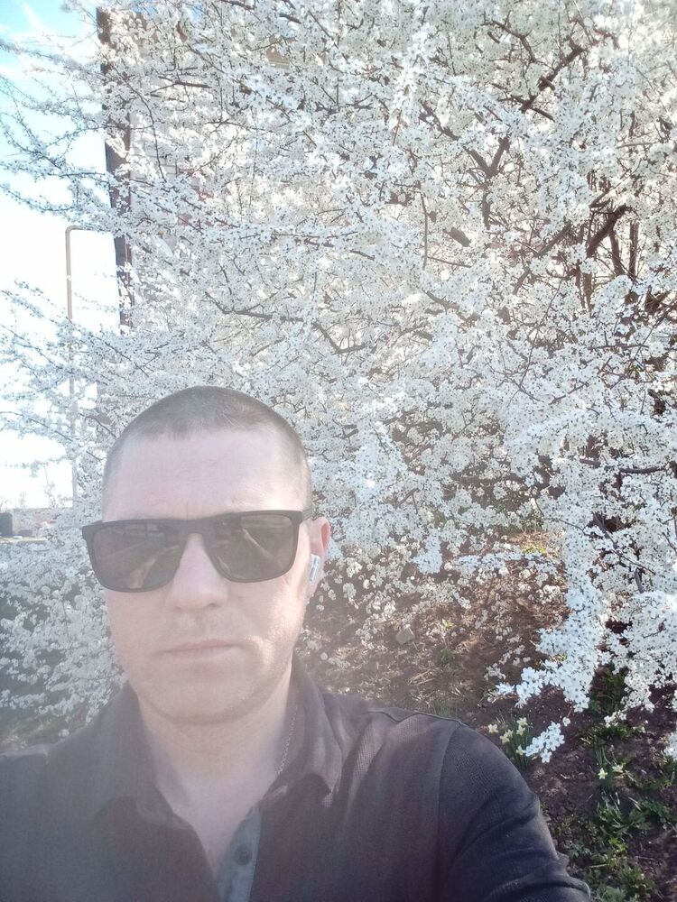  ,   Anton, 37 ,   ,   