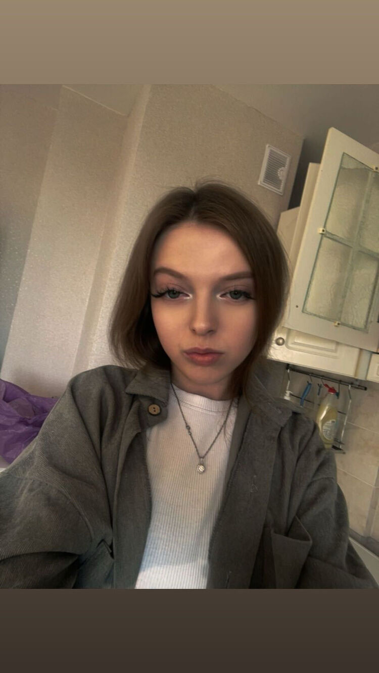  51896733  Anastasia, 19 ,    