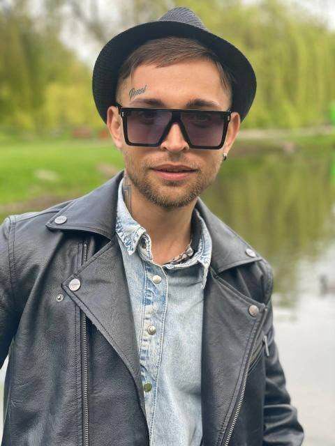  46632343  Andrzej, 32 ,    