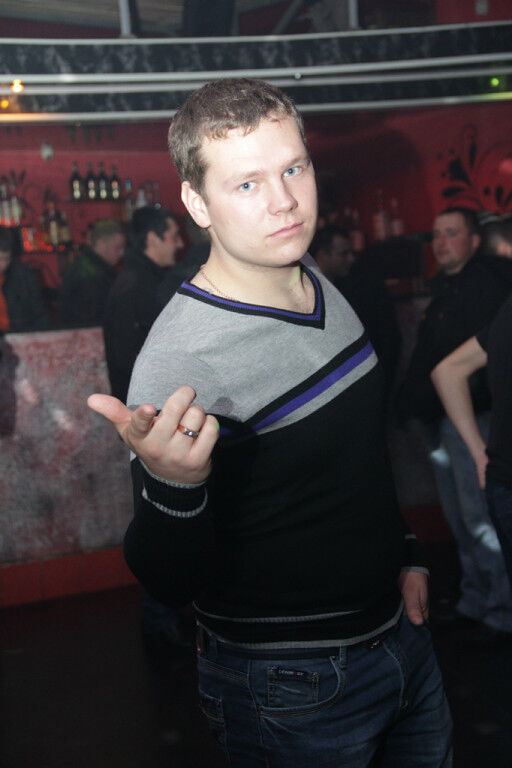  15051733  Pavel, 32 ,    