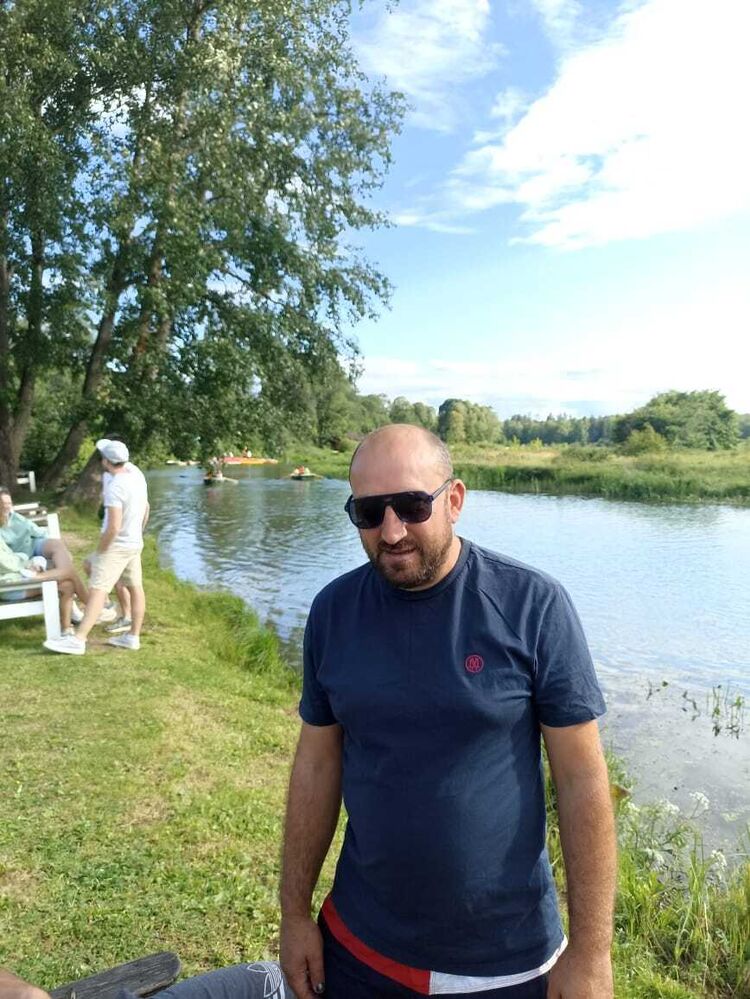  37021603  Mamuka, 41 ,    