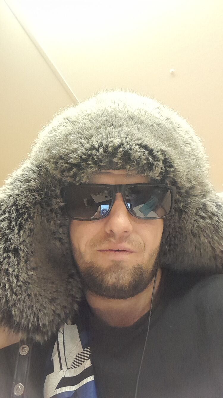  38922253  Vasily, 31 ,    