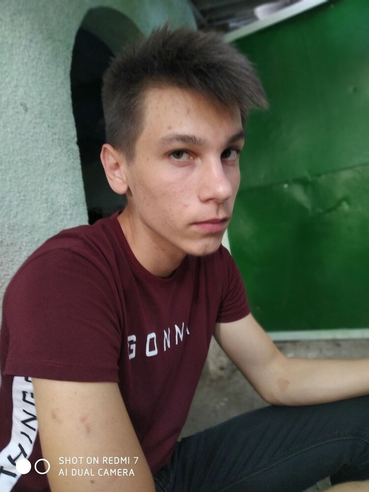  17238083  Dima R, 24 ,    
