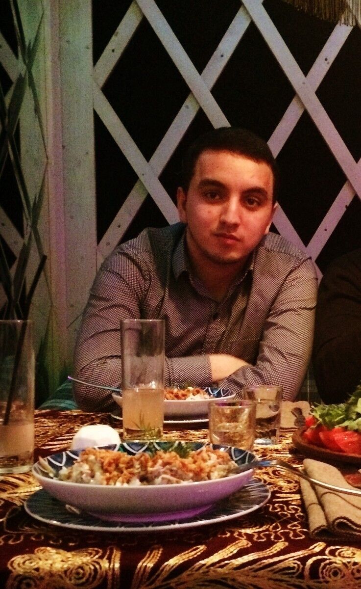  6908143  Artur, 30 ,    