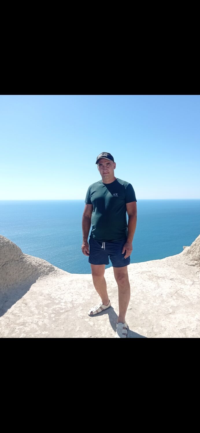  53087333  Artur, 43 ,    