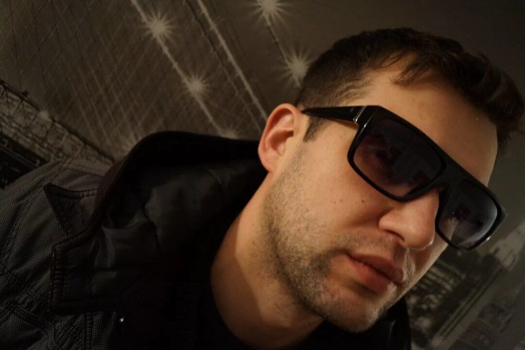  28088873  , 37 ,    