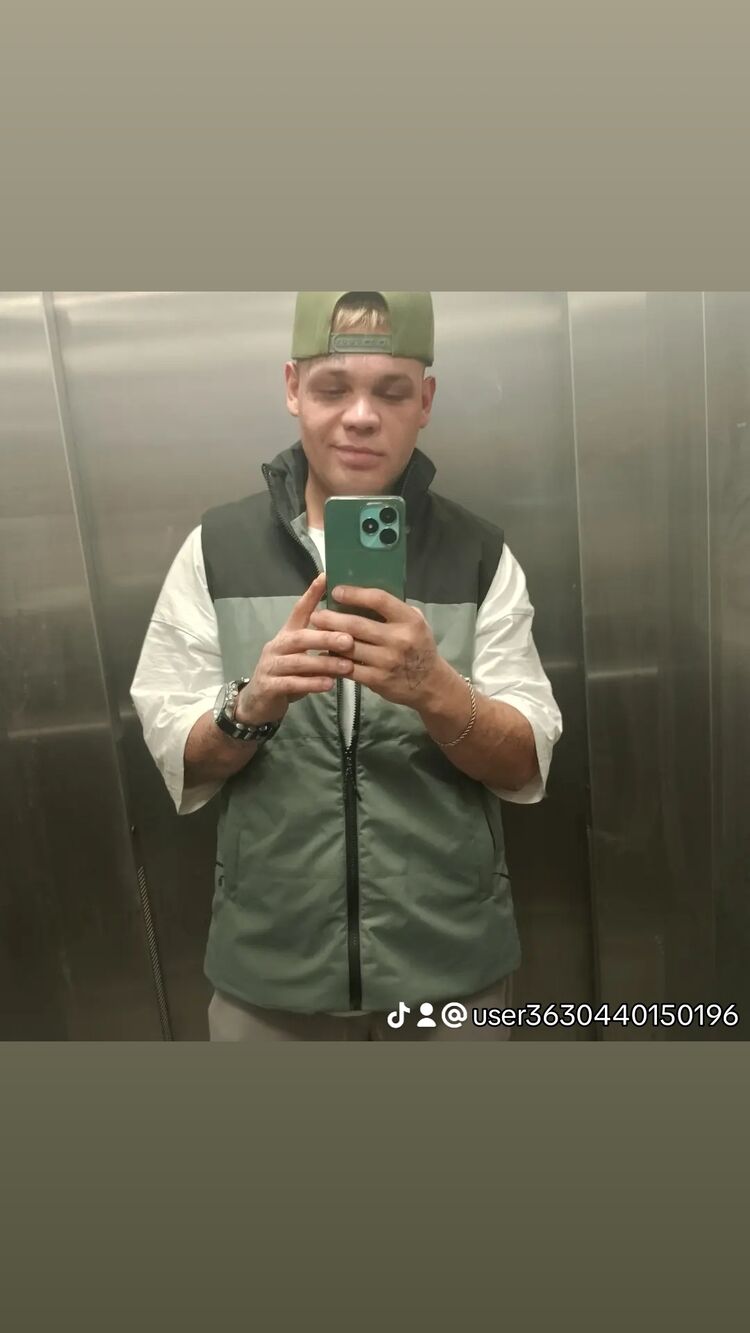   ,   Alexander, 32 ,   ,   , c , 