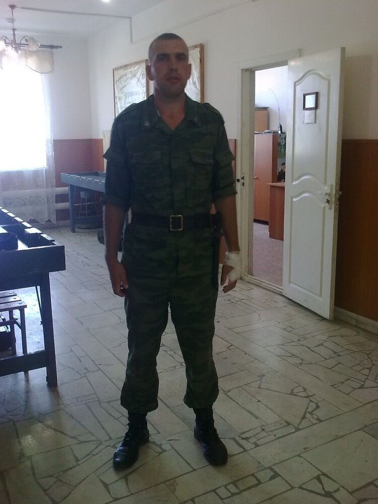  9810883  IVAN, 40 ,    