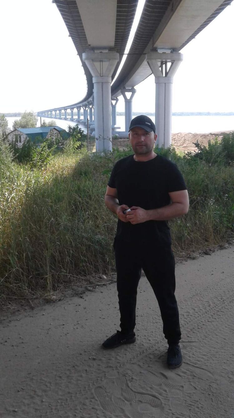  38393053  Ali, 44 ,    