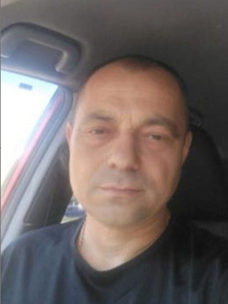  -,   Sergio, 46 ,   ,   