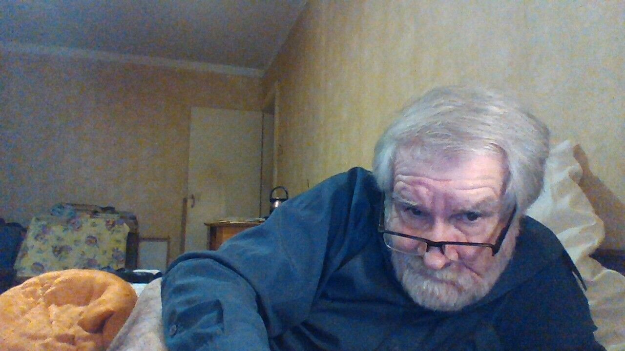  33211673  , 70 ,    