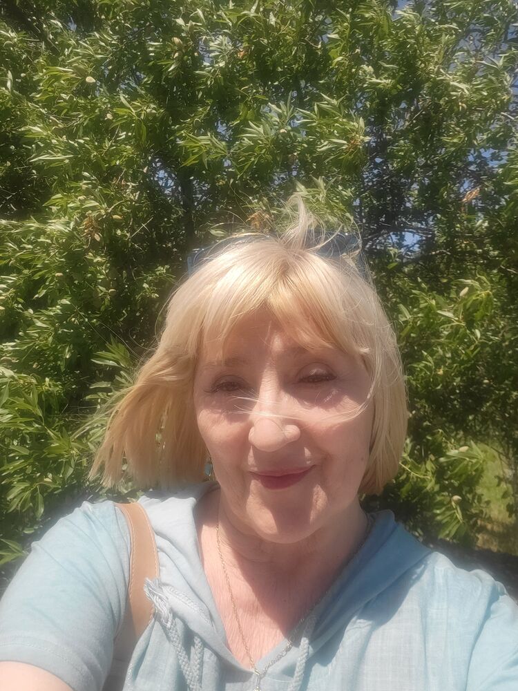  51894393  Nina, 52 ,    