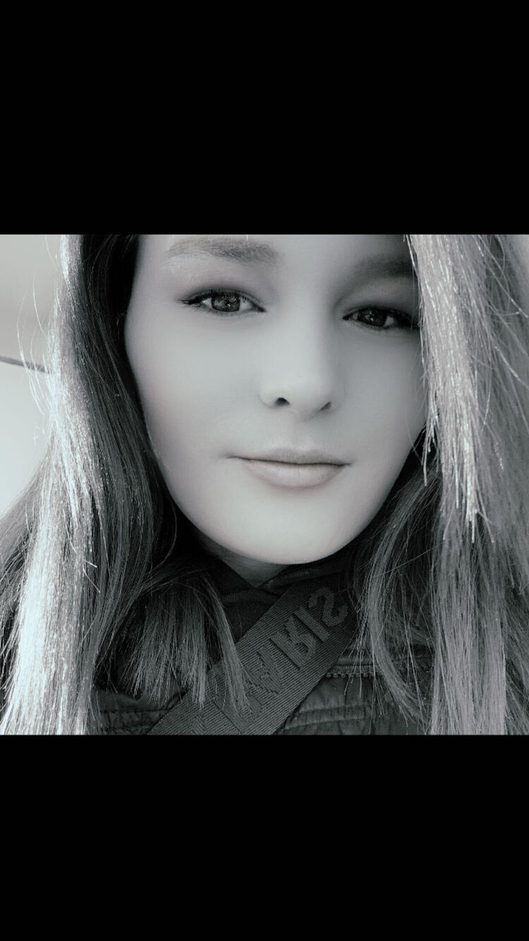  47955933  Dana, 22 ,    