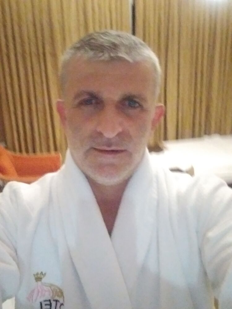  29684833  Irakli, 44 ,    