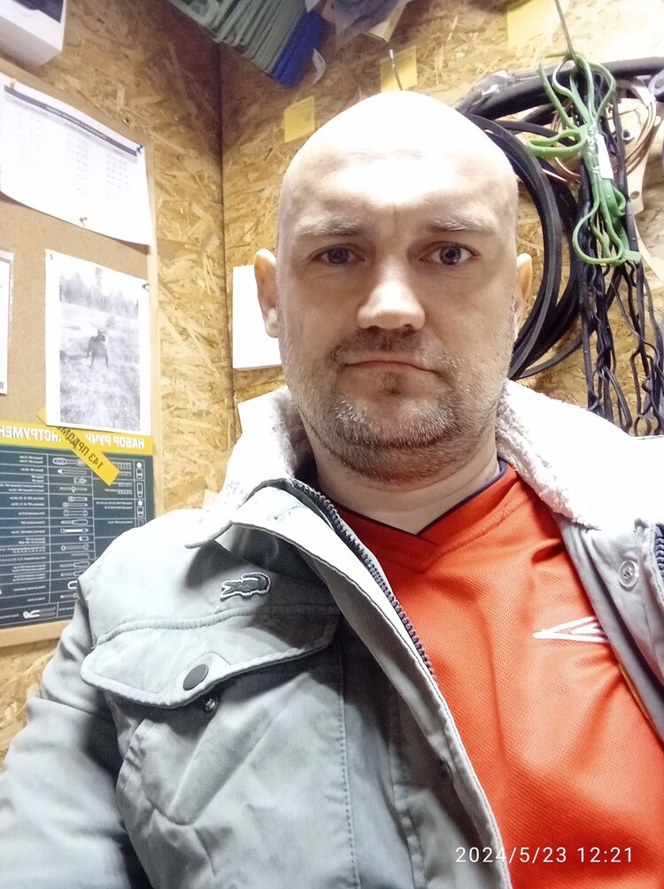  43386253  Alexander, 40 ,    