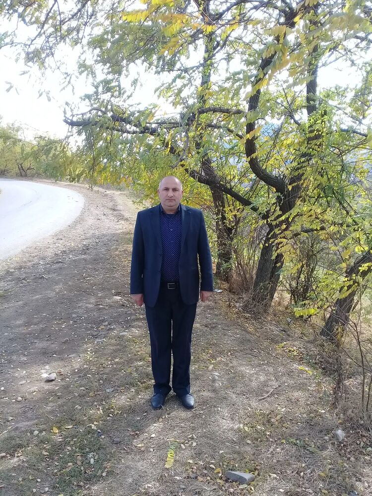  40498533  Cahan, 46 ,    -