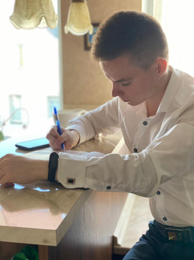  29307213  Denis, 27 ,    