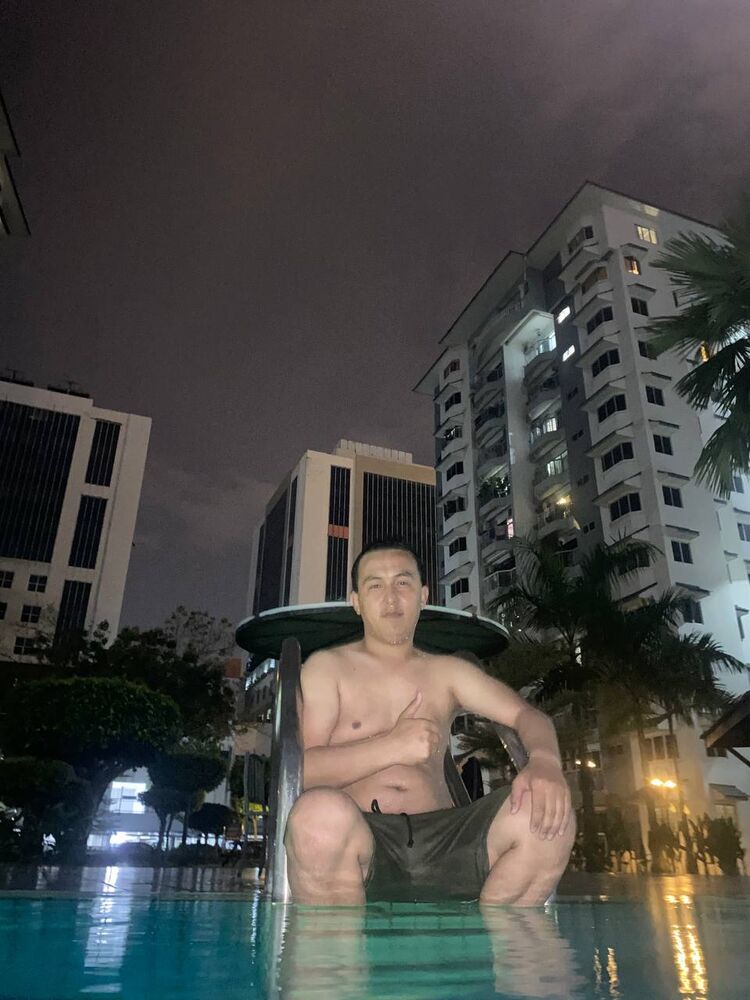  -,   Mr Islombek, 26 ,   ,   