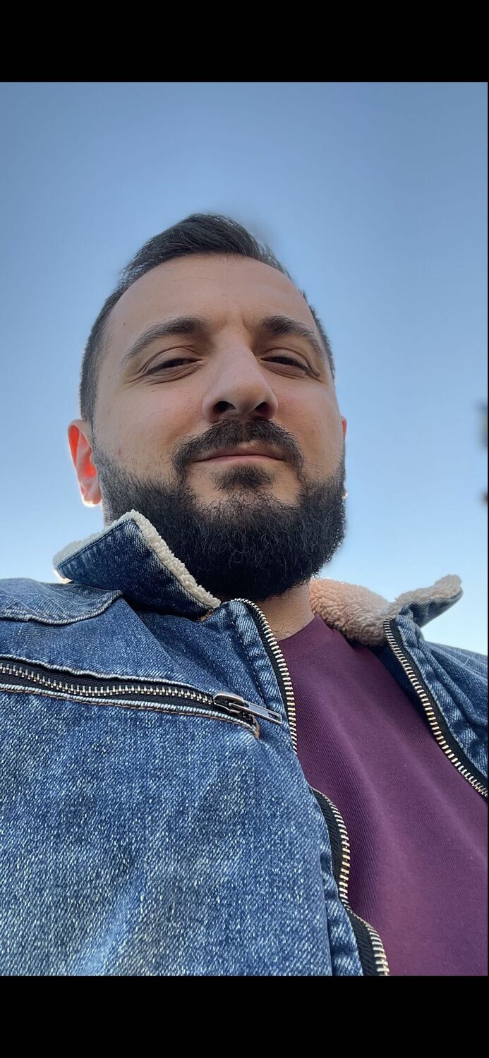  ,   Levon, 33 ,   ,   