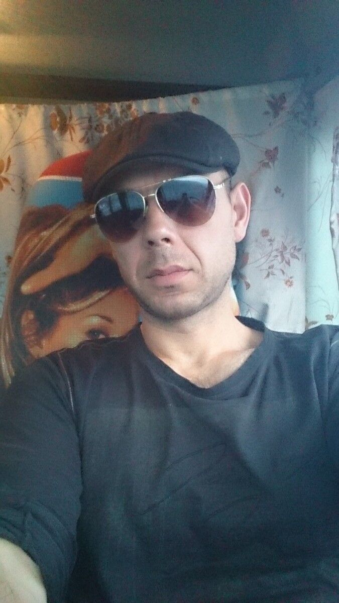  ,   Taras, 45 ,  