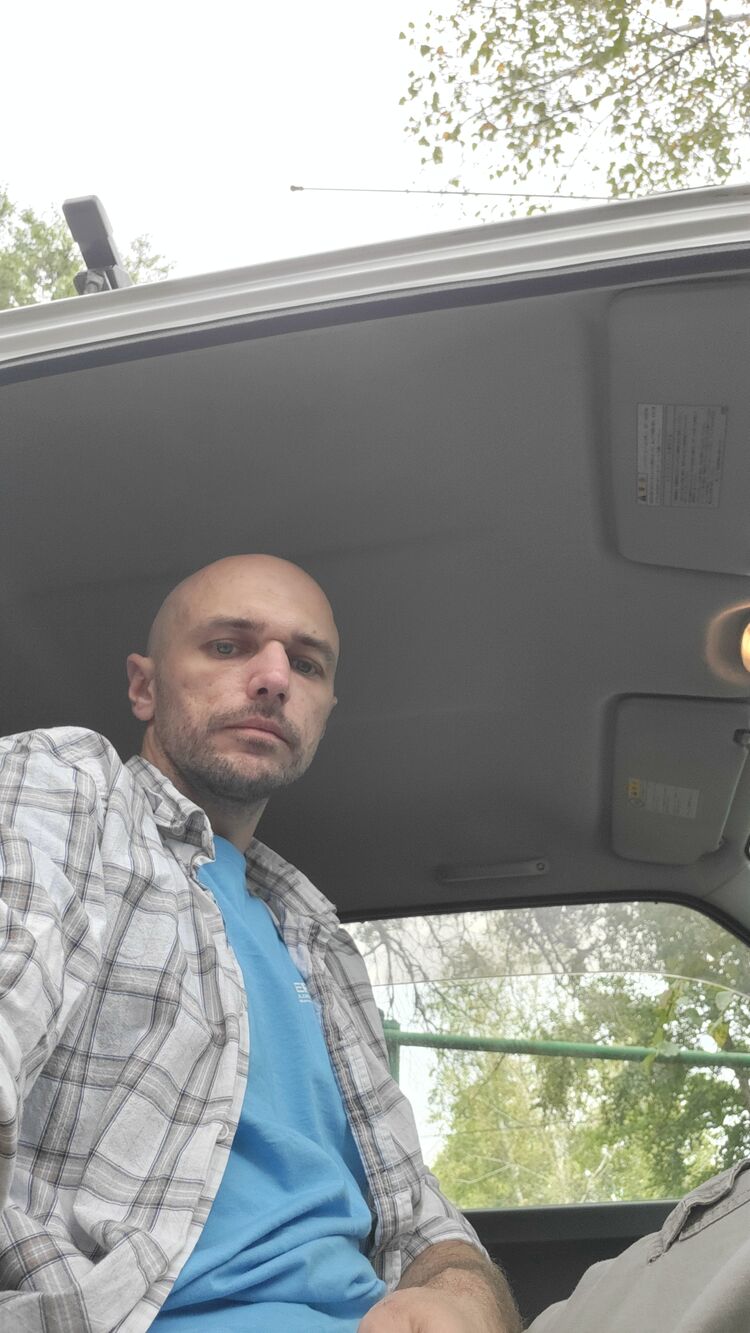  46215233  Yury, 37 ,    