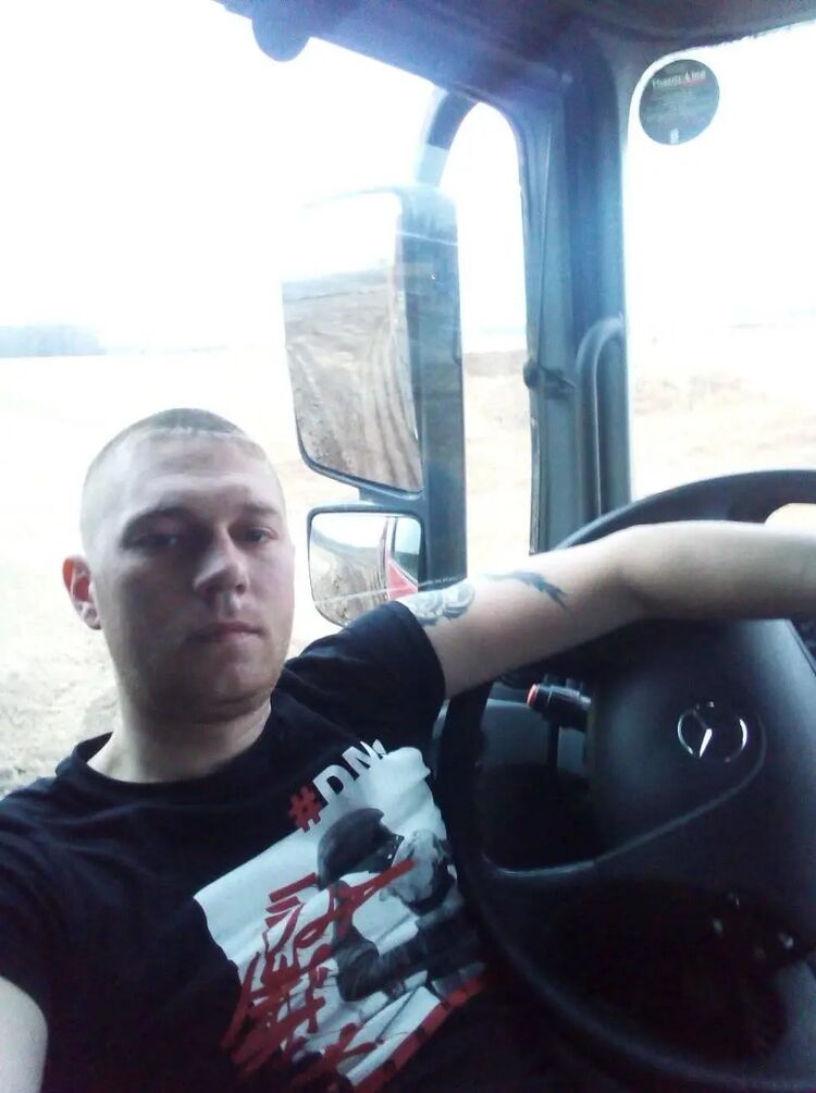  ,   Anton, 37 ,   ,   