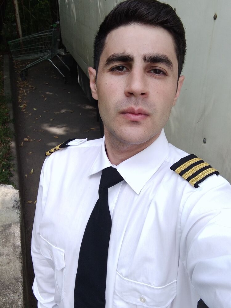  44084763  Renato, 31 ,    