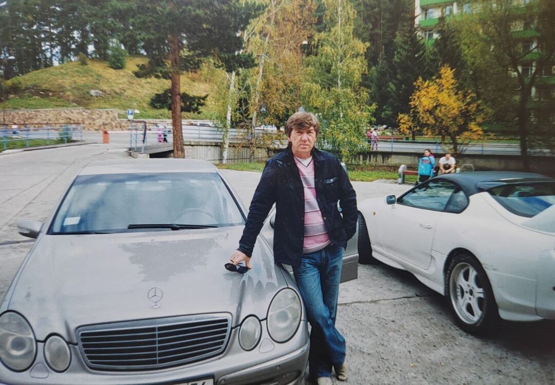  52213393  Alexander, 52 ,    