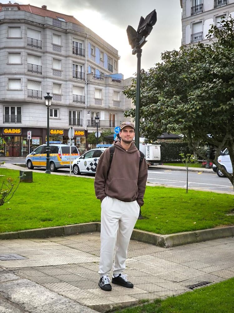  54533303  , 24 ,    -