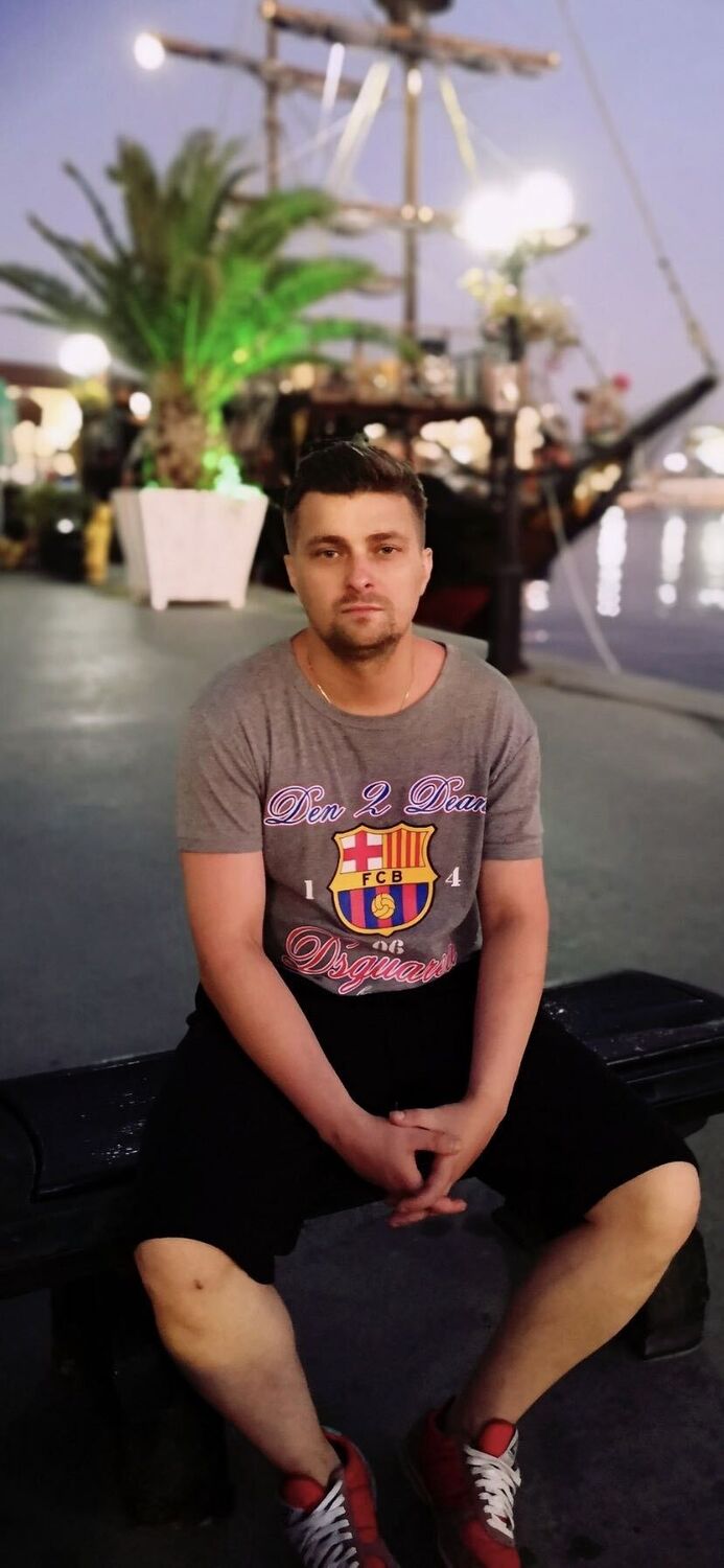  -,   Denis, 40 ,   ,   , c 