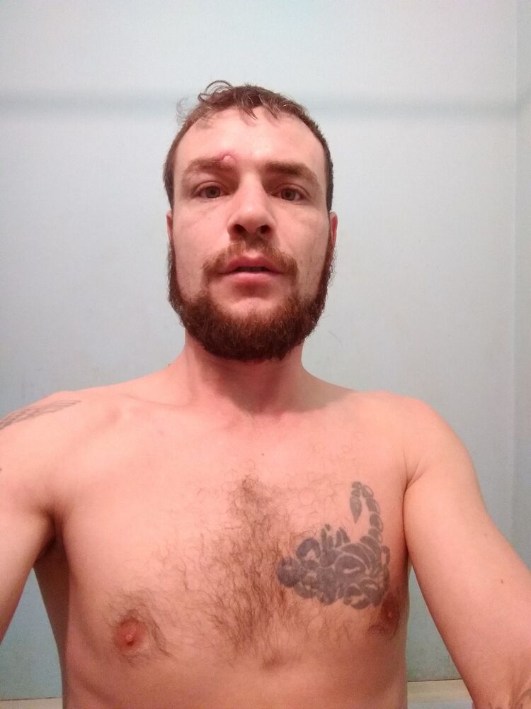  14831743  Stanislav, 38 ,    