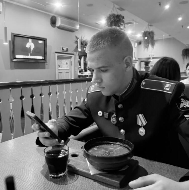  52882903  Volodya, 18 ,    -