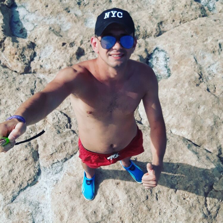  ,   Janos, 32 ,   ,   , c 