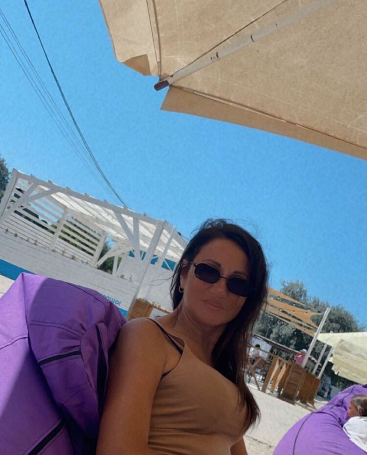  48534733  Anna, 51 ,    