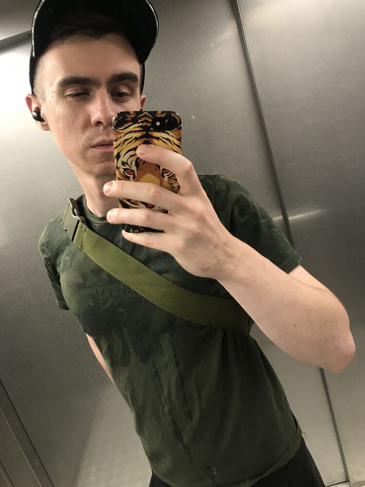  28184093  Qwerty, 28 ,    