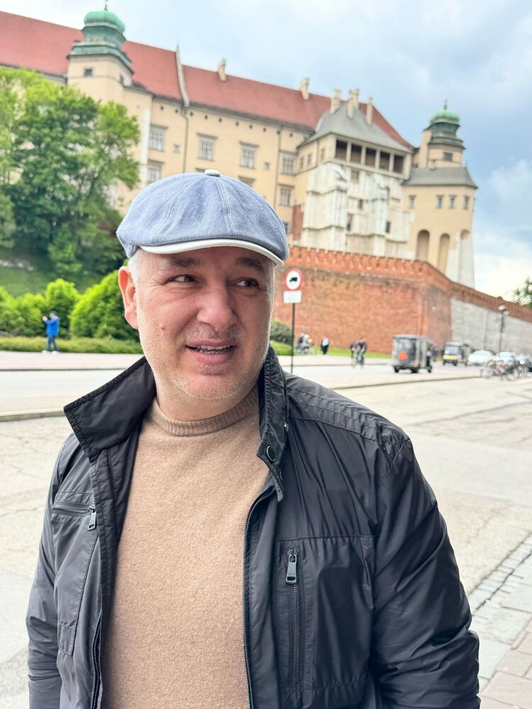  52013833  , 48 ,    Holon