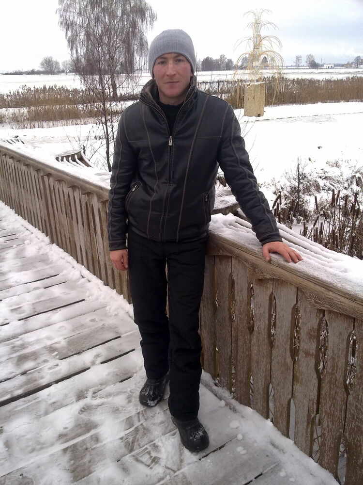 8866313  DeNiS, 41 ,    