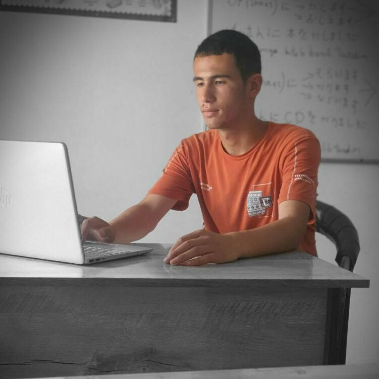  49639603  Ahror, 19 ,    