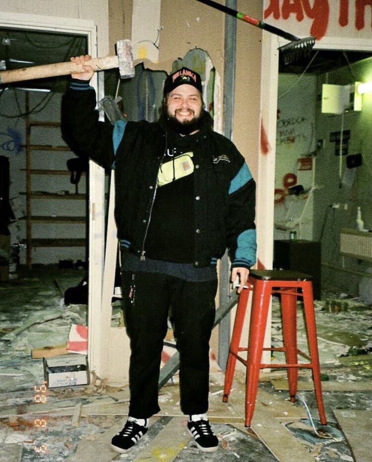  33790143  , 30 ,    -