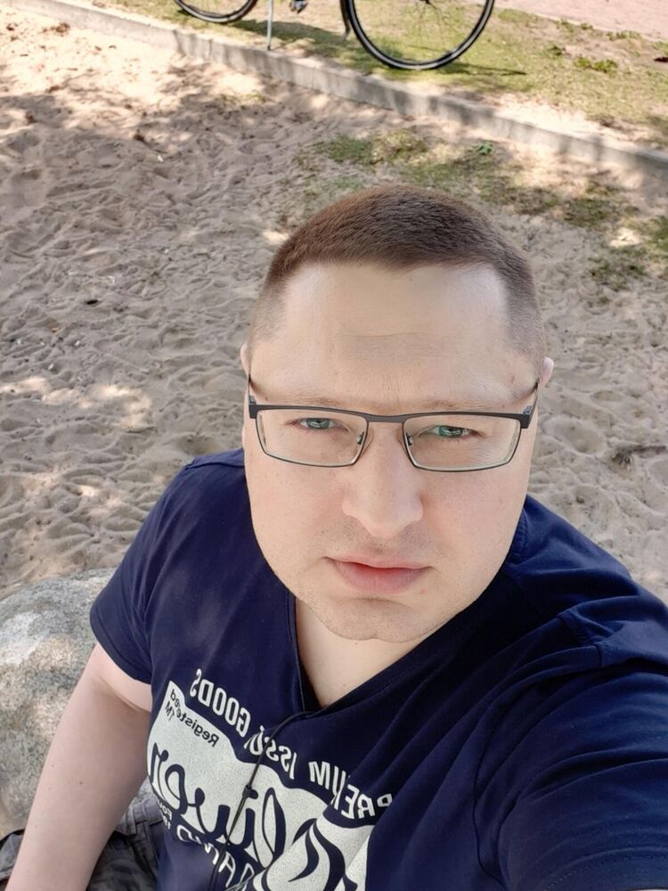  ,   Alex, 40 ,   c 