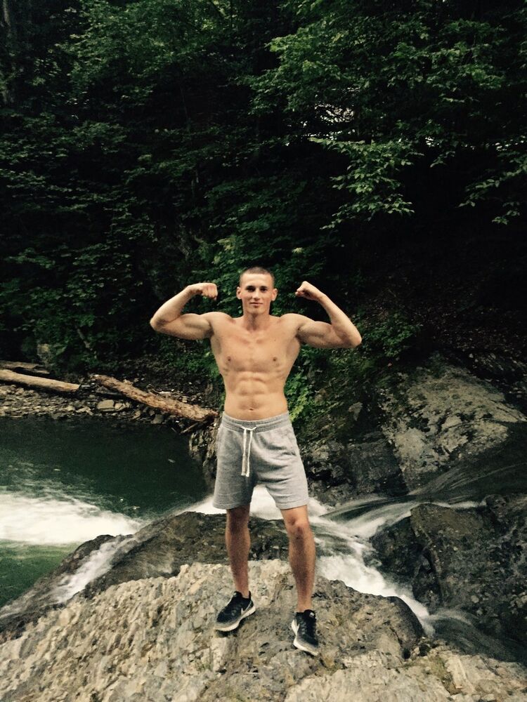  ,   Valentyn, 31 ,   