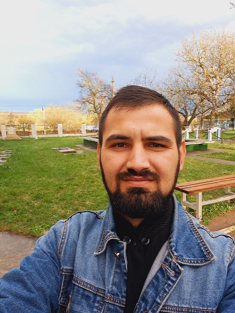  43787073  Radu, 28 ,    