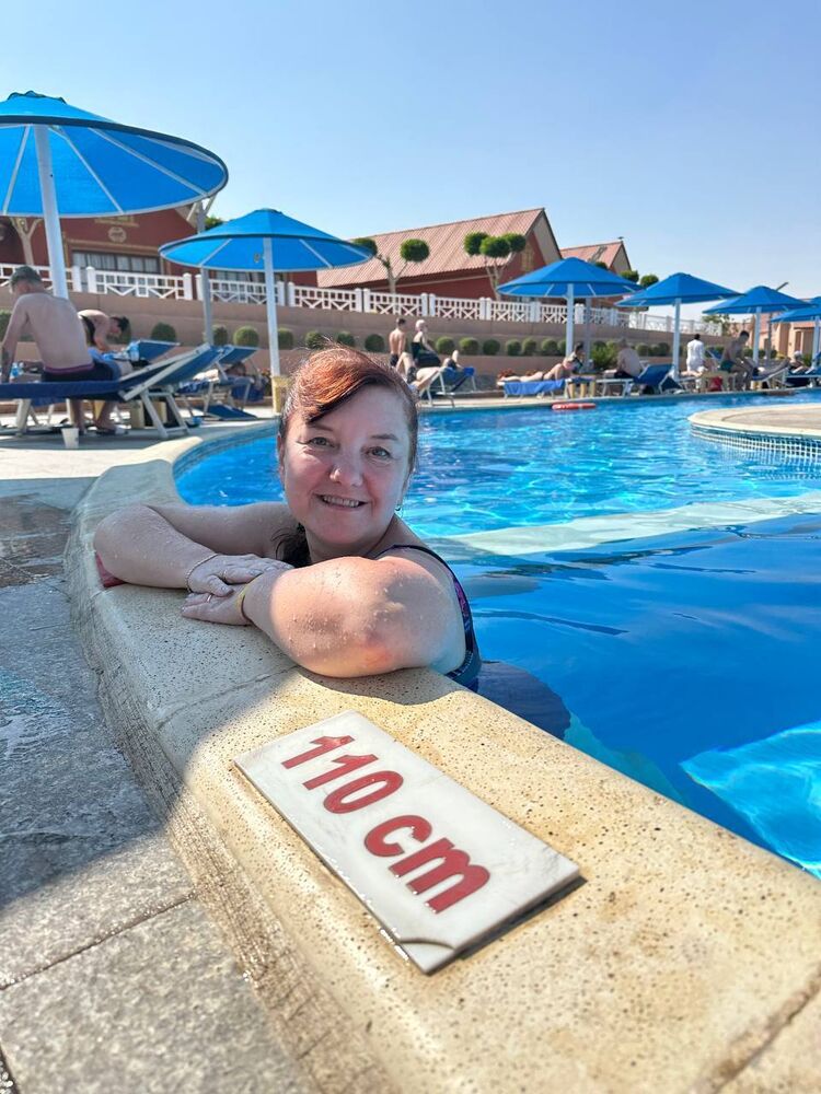  ,   Elena, 52 ,   c 