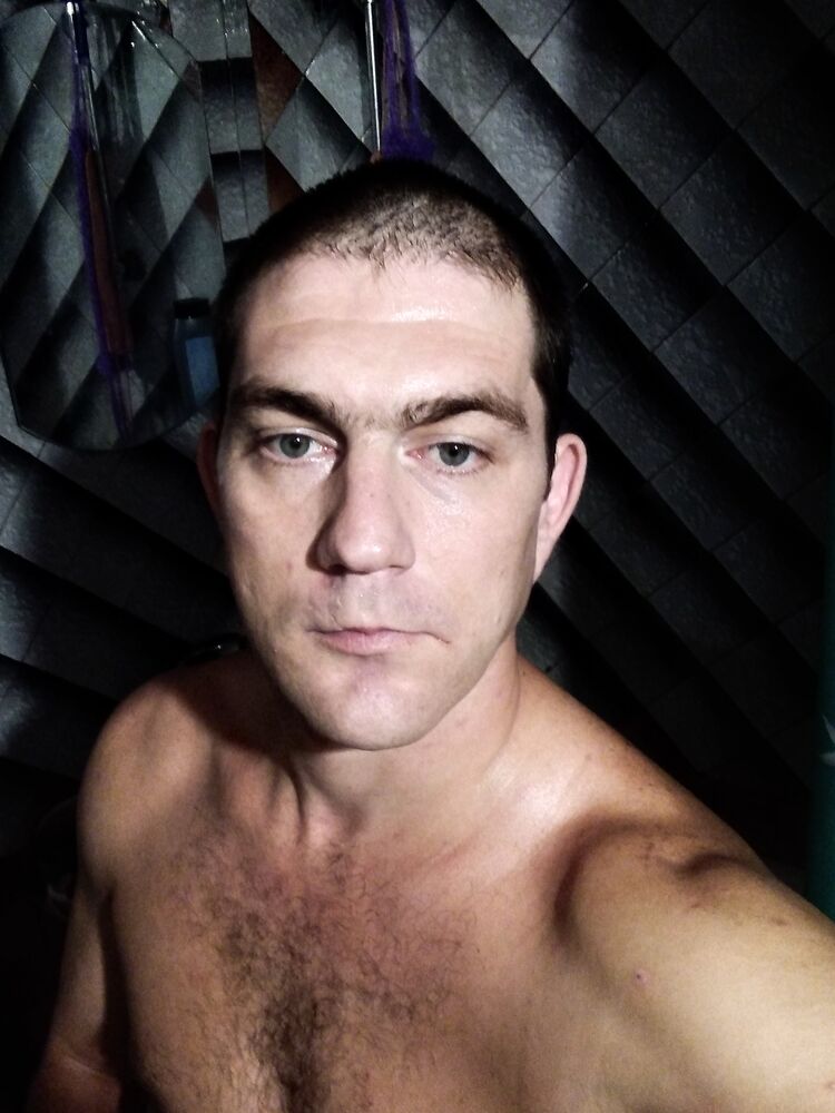  37143183  Alex, 39 ,    